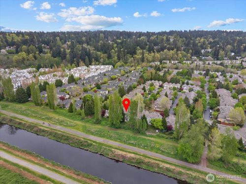 b1901-9301 156th Pl Ne, Redmond, WA, 98052-7531 | Card Image