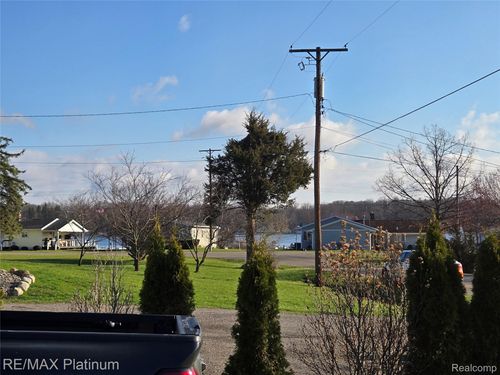 8017 Greenes Dr, Jackson, MI, 49201-9273 | Card Image