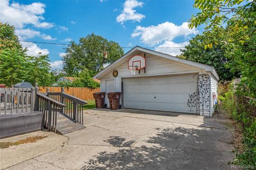 4803 Moore St, Wayne, MI, 48184-2083 | Card Image