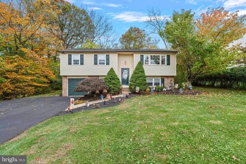 245 Hampshire Dr, CHALFONT, PA, 18914-2343 | Card Image