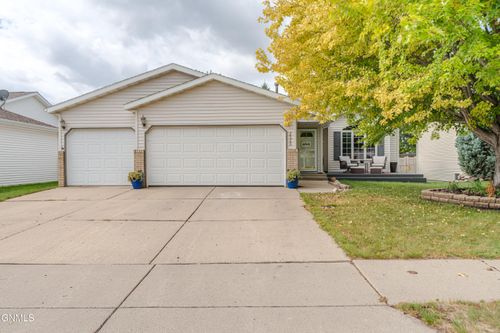 2526 Berkshire Dr, Bismarck, ND, 58503-7897 | Card Image