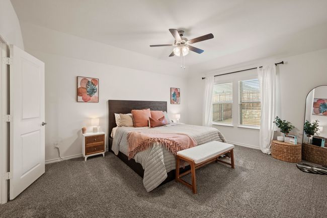 Primary bedroom overlooking private backyard | Image 15
