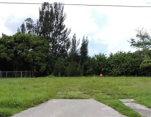 189 Poinsettia Cir Ne, PORT CHARLOTTE, FL, 33952-8236 | Card Image