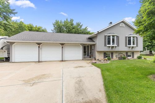 2570 Country Meadow Court, SUAMICO, WI, 54313 | Card Image