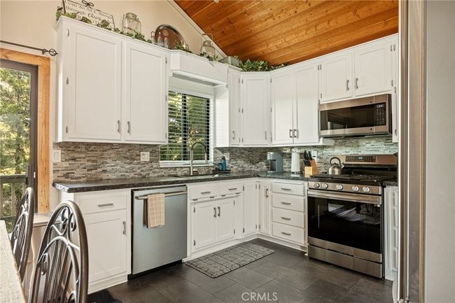 31297 All View Dr, House other with 4 bedrooms, 3 bathrooms and 6 parking in Running Springs CA | Image 12