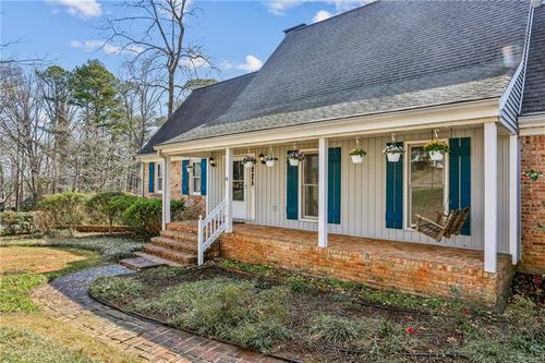 5622 Williamsburg Dr, Norcross, GA, 30093-4127 | Card Image