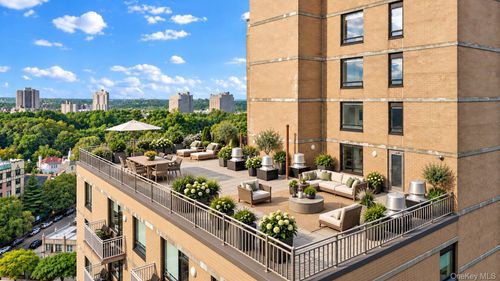 15a-11624 Grosvenor Ln, Richmond Hill, NY, 11418-3452 | Card Image