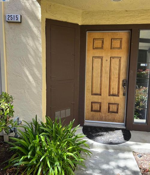 2515 Outrigger Dr, San Leandro, CA, 94577-6432 | Card Image
