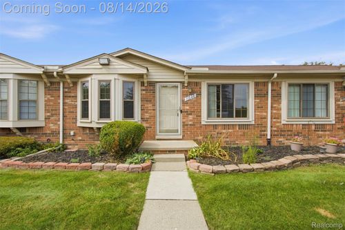 11389 Faircrest Dr, Washington Township, MI, 48094-3047 | Card Image