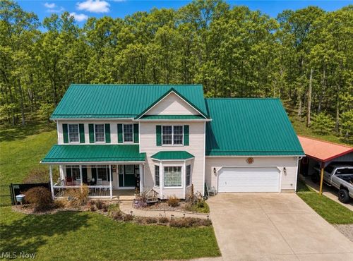 828 Green Dr, Coshocton, OH, 43812-2452 | Card Image
