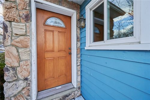 331 Winfield Rd, Cabot, PA, 16023-9755 | Card Image