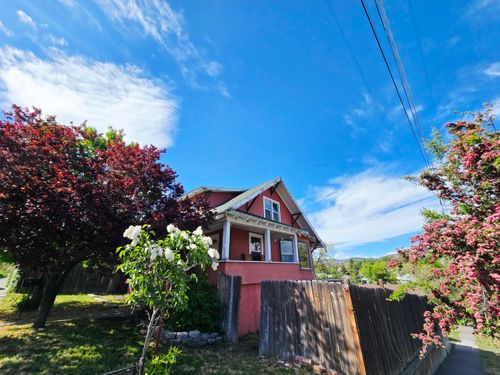 703 N 9th St, Klamath Falls, OR, 97601-2810 | Card Image