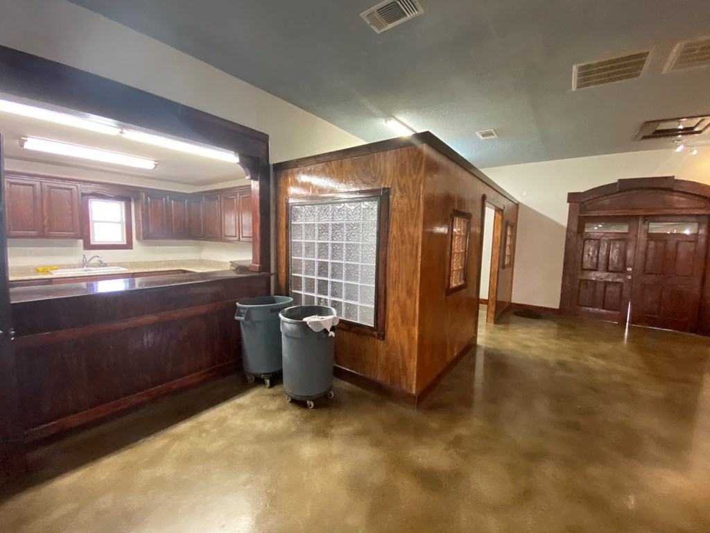 Commercial Lease in Odessa 4