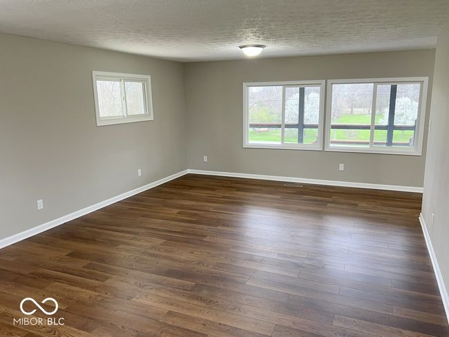 15'x23' Great room | Image 10