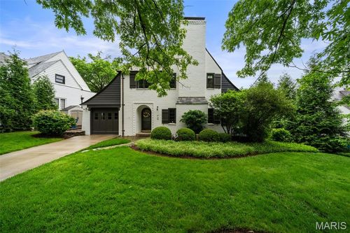 27 Ridgetop Dr, Richmond Heights, MO, 63117-1000 | Card Image