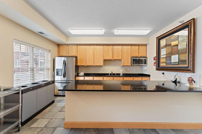 Community room - kitchen | Image 25