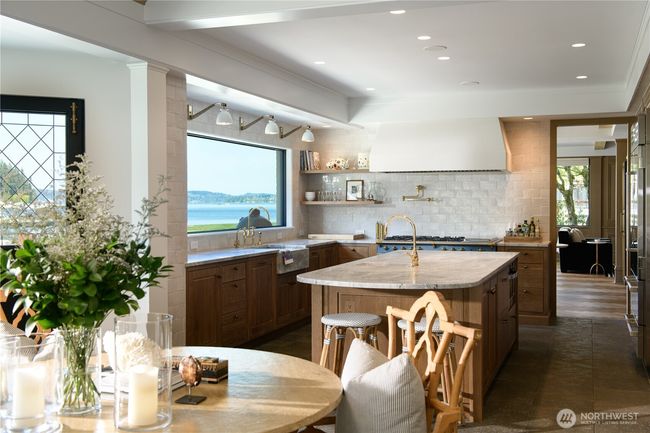 8580 Hunts Point Ln, House other with 5 bedrooms, 6 bathrooms and 3 parking in Hunts Point WA | Image 11