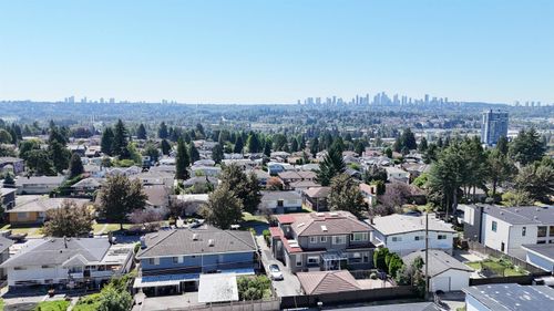 6262 Kitchener St, Burnaby, BC, V5B2J4 | Card Image