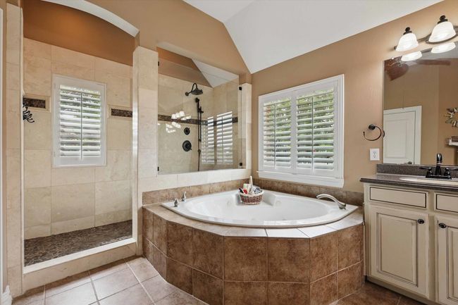 112 W Carruth Ln, House other with 4 bedrooms, 4 bathrooms and null parking in Double Oak TX | Image 20