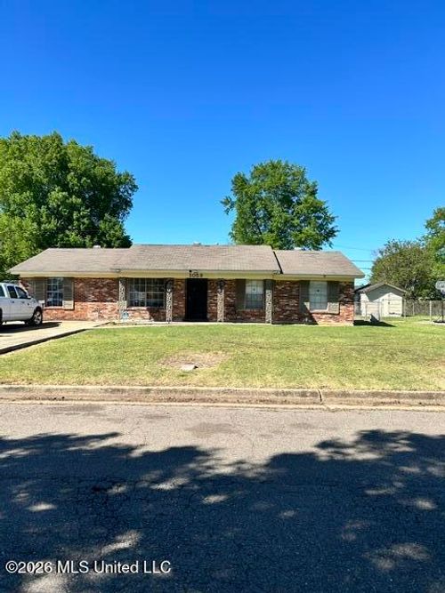 1059 Russwin St, Clarksdale, MS, 38614-4609 | Card Image