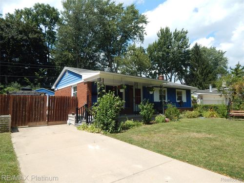 6 Salem Ct, Ann Arbor, MI, 48104-5266 | Card Image