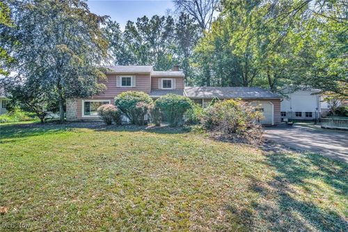 24720 Dundee Dr, Richmond Heights, OH, 44143-1734 | Card Image