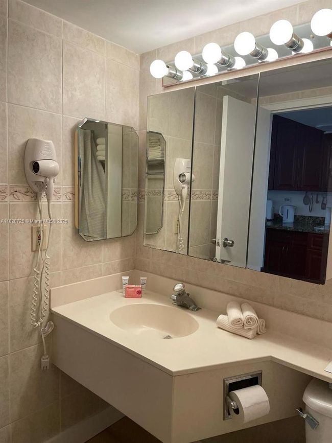 1101 - 19201 Collins Ave, Home with 0 bedrooms, 1 bathrooms and null parking in Sunny Isles Beach FL | Image 13