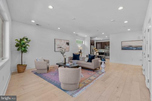 808A Montrose St, PHILADELPHIA, PA, 19147-3920 | Card Image