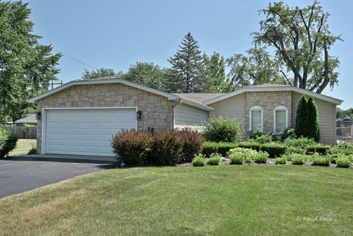 604 Bally Rd, McHenry, IL, 60050-8304 | Card Image
