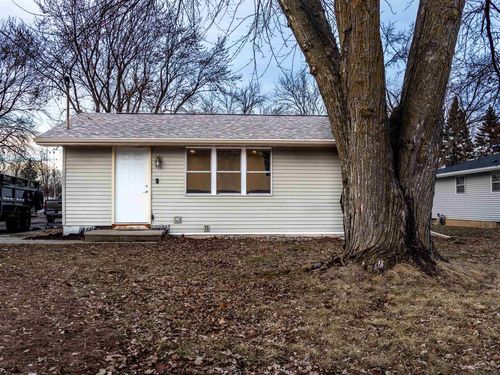 329 E Green Bay Street, Pulaski, WI, 54162 | Card Image