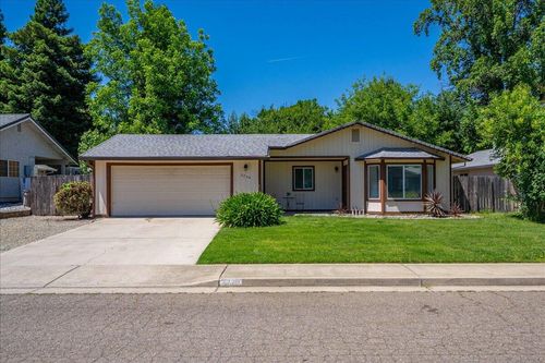 2720 Sandstone Dr, Anderson, CA, 96007-4617 | Card Image