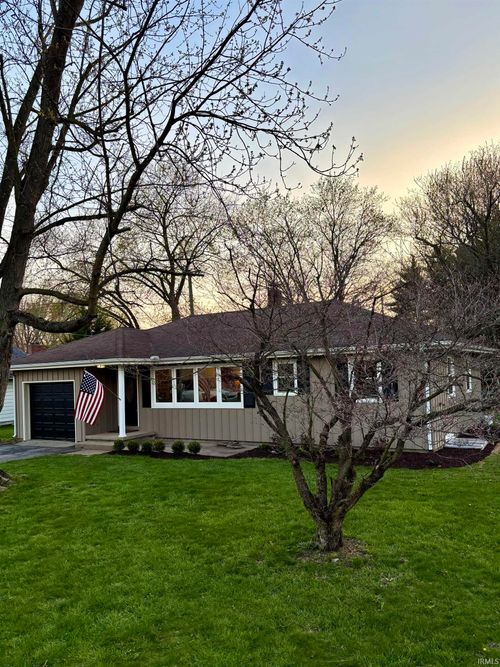 104 Mohawk Dr, Flora, IN, 46929-1125 | Card Image