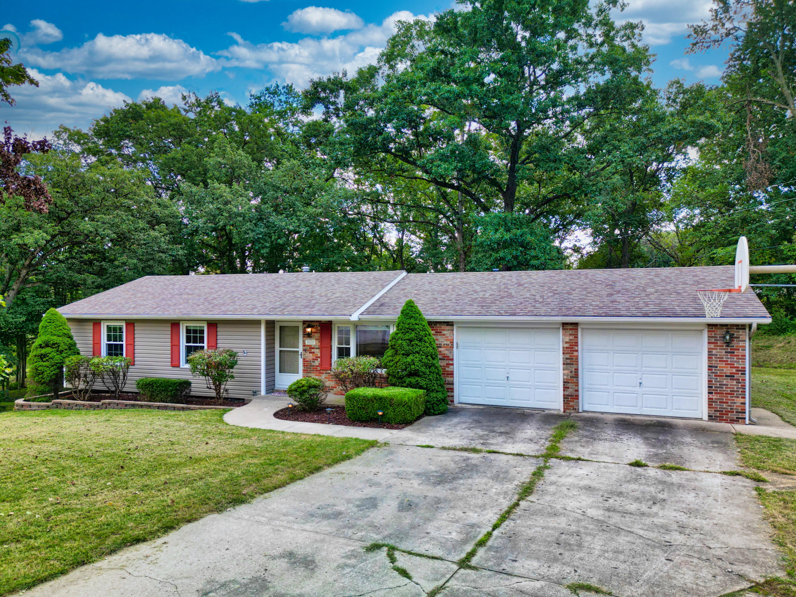 Crestwood Ct, Columbia, MO 65202