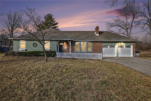 5936 Laurel Ave, Raytown, MO, 64133-3829 | Card Image