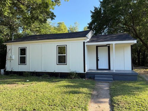 506 W Trinity St, Groesbeck, TX, 76642-1255 | Card Image