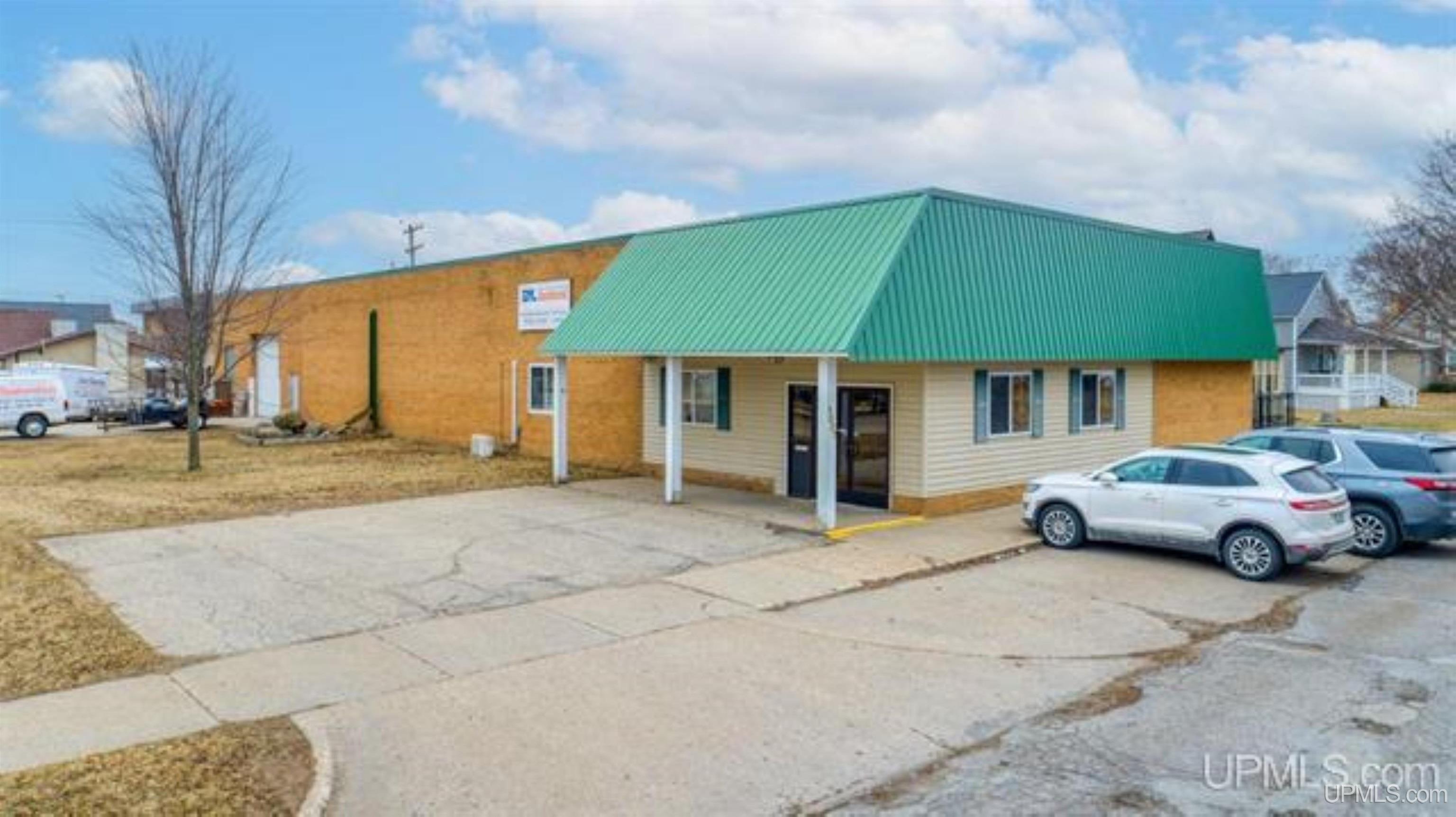 1003 Wisconsin Ave, Gladstone, MI 49837