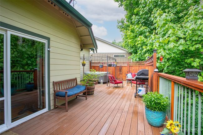Low-maintenance synthetic decking | Image 24