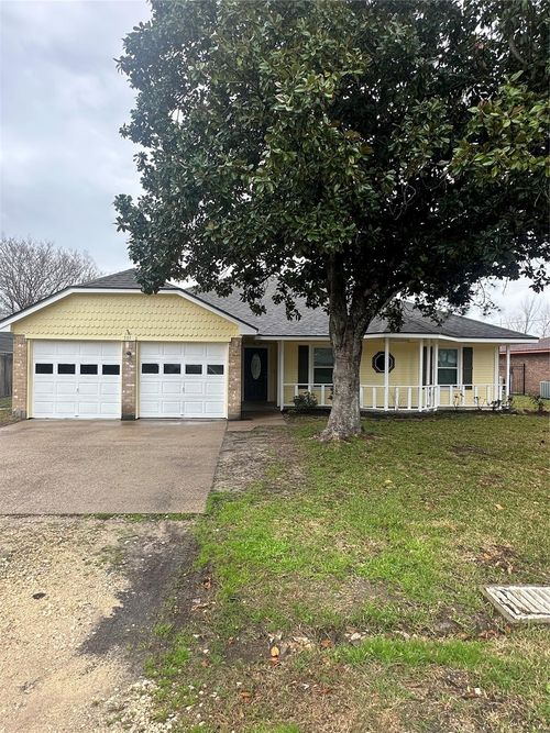501 Cindyrella Dr, Highlands, TX, 77562-4062 | Card Image