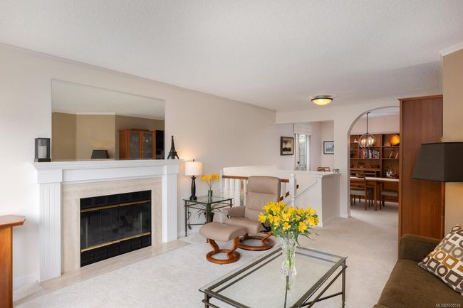 927 - 6880 Wallace Dr, Townhouse with 2 bedrooms, 3 bathrooms and 2 parking in Brentwood Bay BC | Image 4