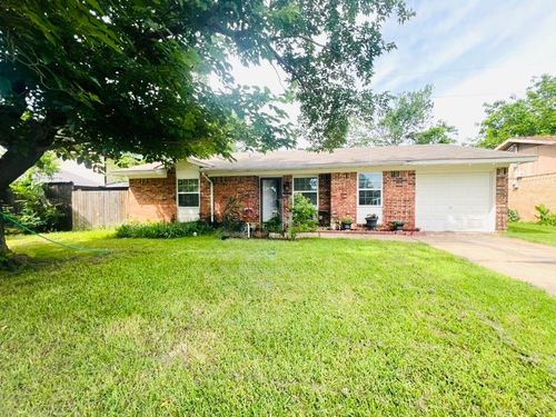 2646 Brady Ln, Grand Prairie, TX, 75052-5013 | Card Image