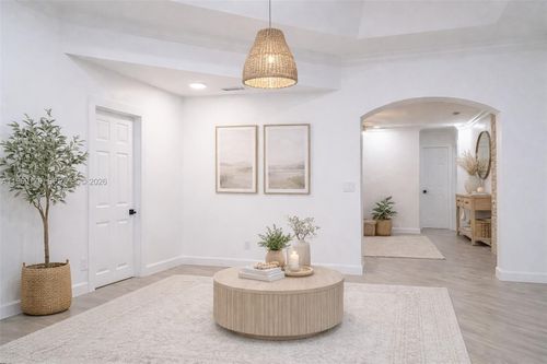 5464 Ne 3rd Ave, Oakland Park, FL, 33334-1647 | Card Image