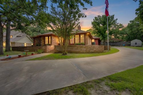 1508 Westcreek Dr, Azle, TX, 76020-3777 | Card Image