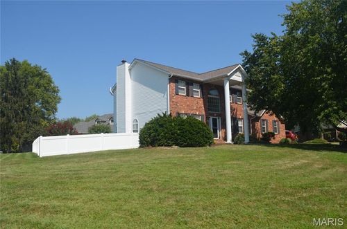 121 E Willow Bend Dr, Glen Carbon, IL, 62034-1539 | Card Image