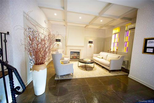 apt-2j-2 Spruce St, Great Neck, NY, 11021-3808 | Card Image