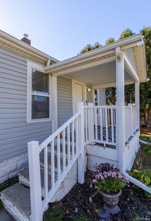 106 Lakeview St, Holly, MI, 48442-1324 | Card Image