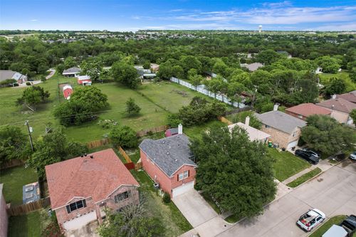 637 Gibson St, Cedar Hill, TX, 75104-8143 | Card Image