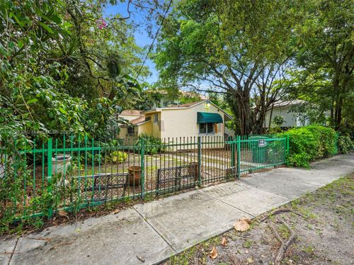 2295 Sw 16th Ct, Miami, FL, 33145-3930 | Card Image