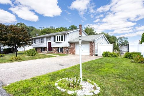 21 Beacon St, Johnston, RI, 02919-3633 | Card Image