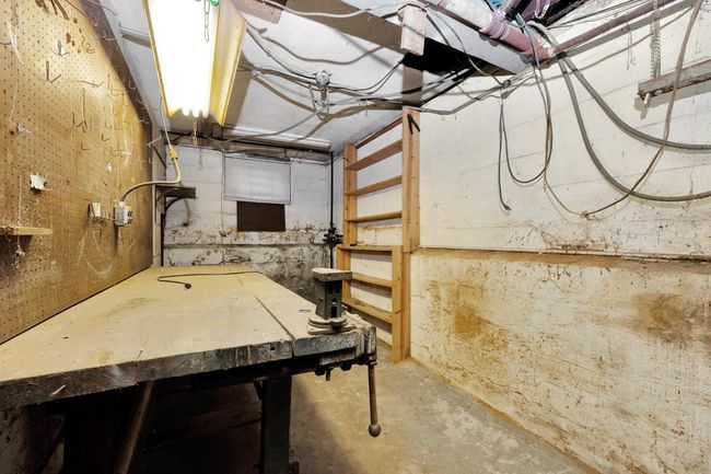 88 79 Th Ave, House other with 3 bedrooms, 2 bathrooms and 1 parking in Glendale NY | Image 19