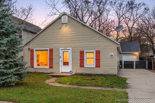 2655 Longfellow Ave, Wyoming, MI, 49509-2010 | Card Image